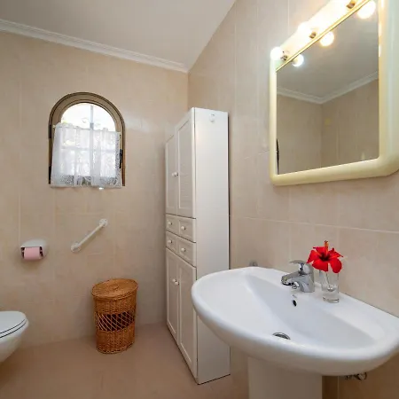 Nyaraló Leon By Interhome Calpe