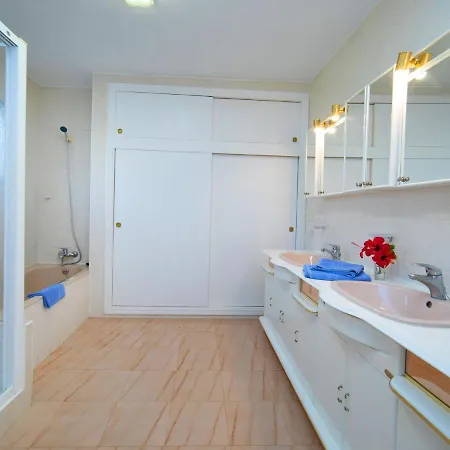 Leon By Interhome Nyaraló